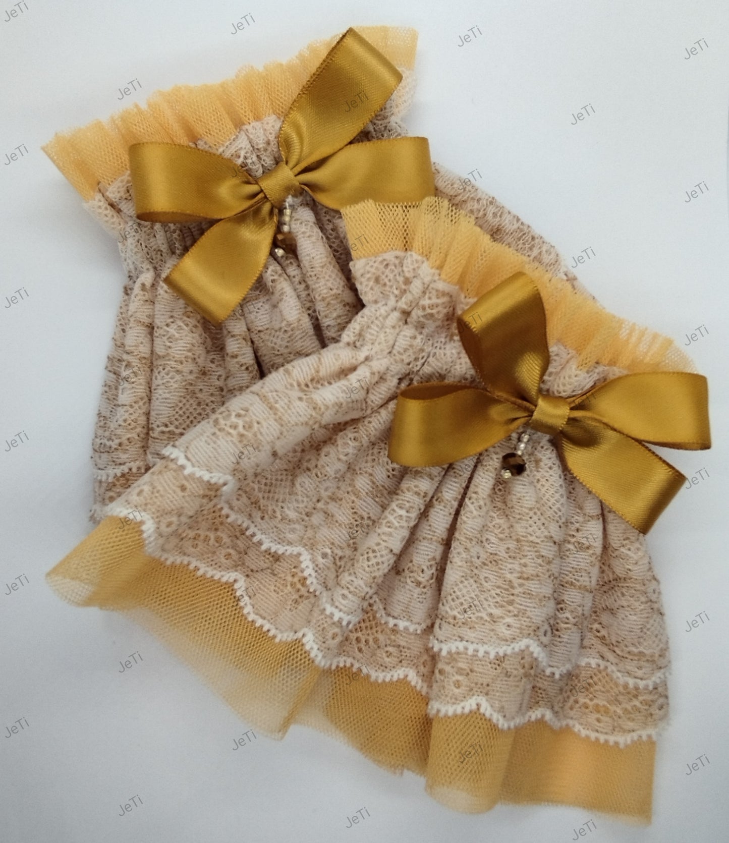 Caramel lace cuffs