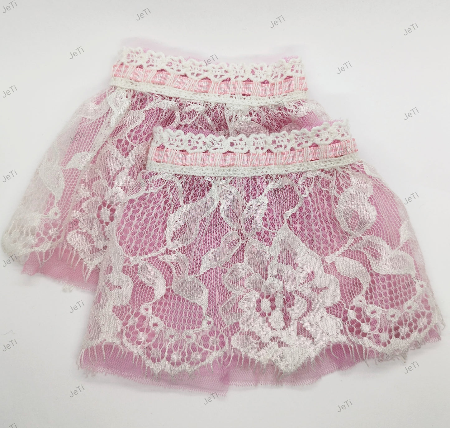 Pink lace cuffs with bucle