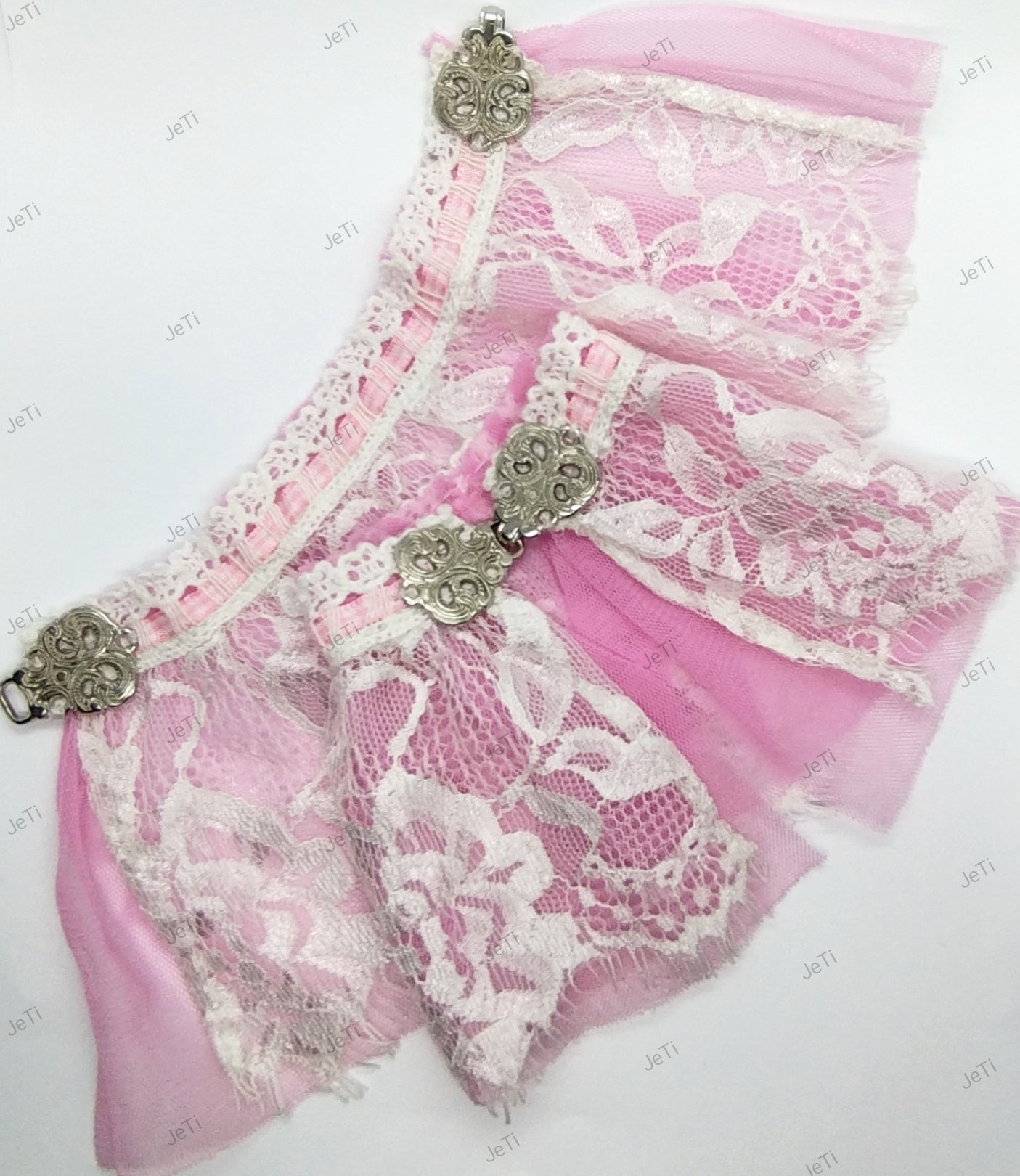 Pink lace cuffs with bucle