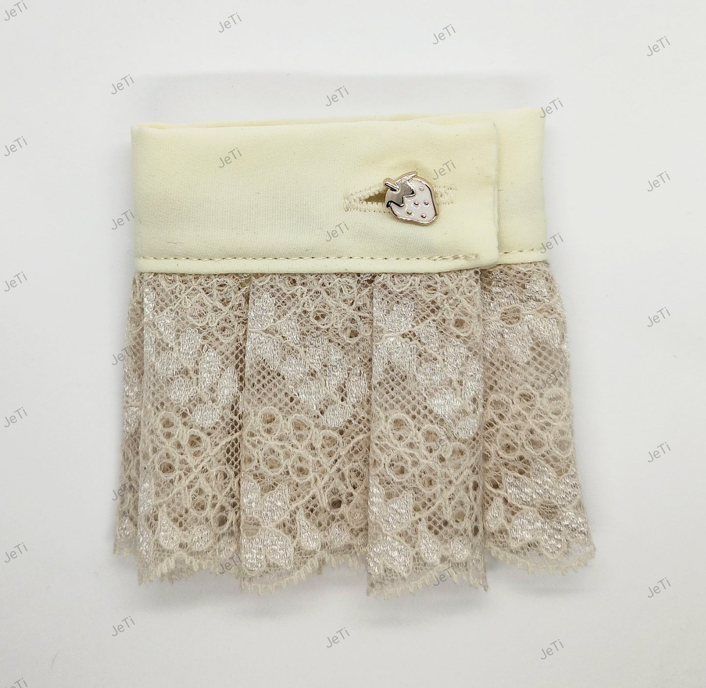 Strawberry crean lace cuffs