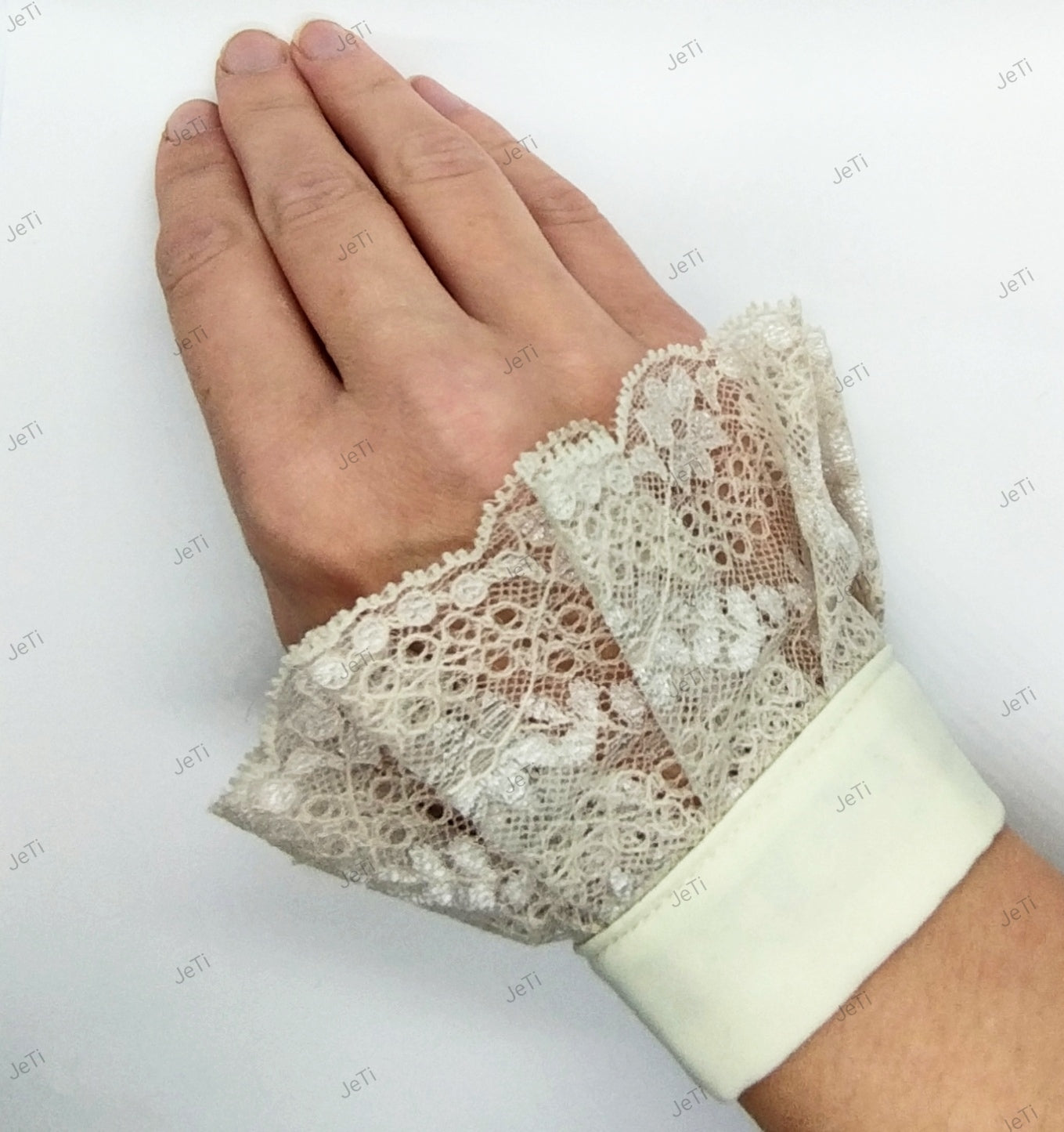 Strawberry crean lace cuffs