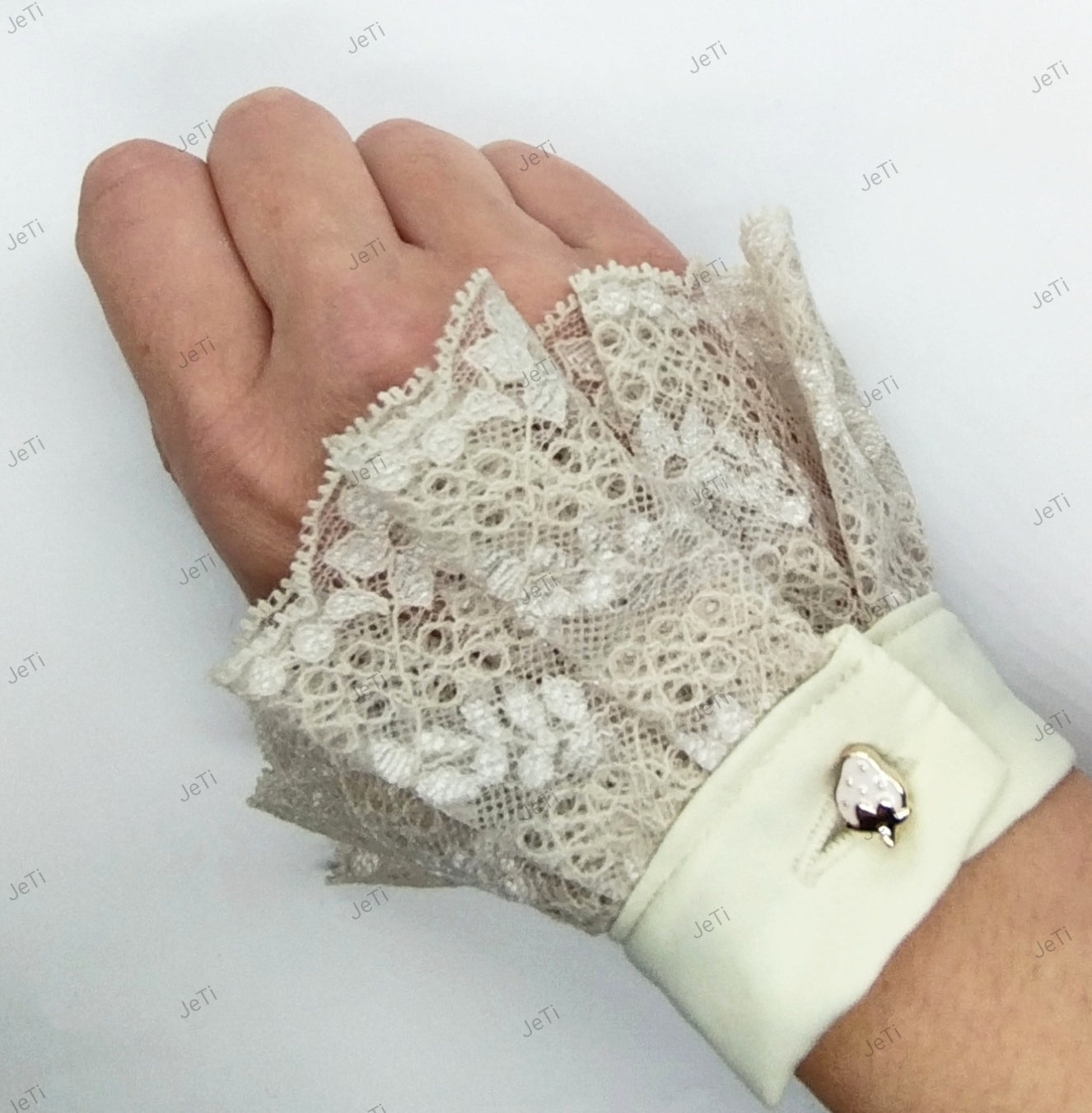 Strawberry crean lace cuffs
