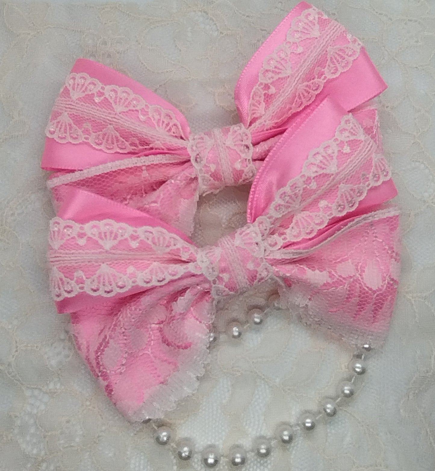 Pink & pearls bow