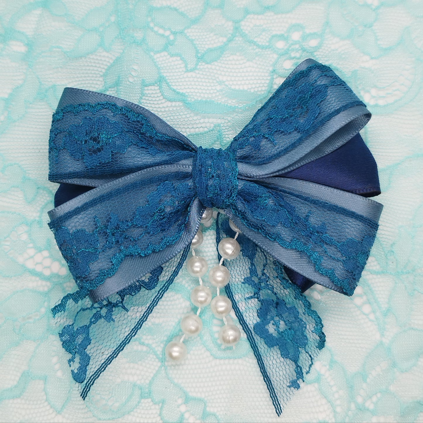 Blue & pearls clip bow