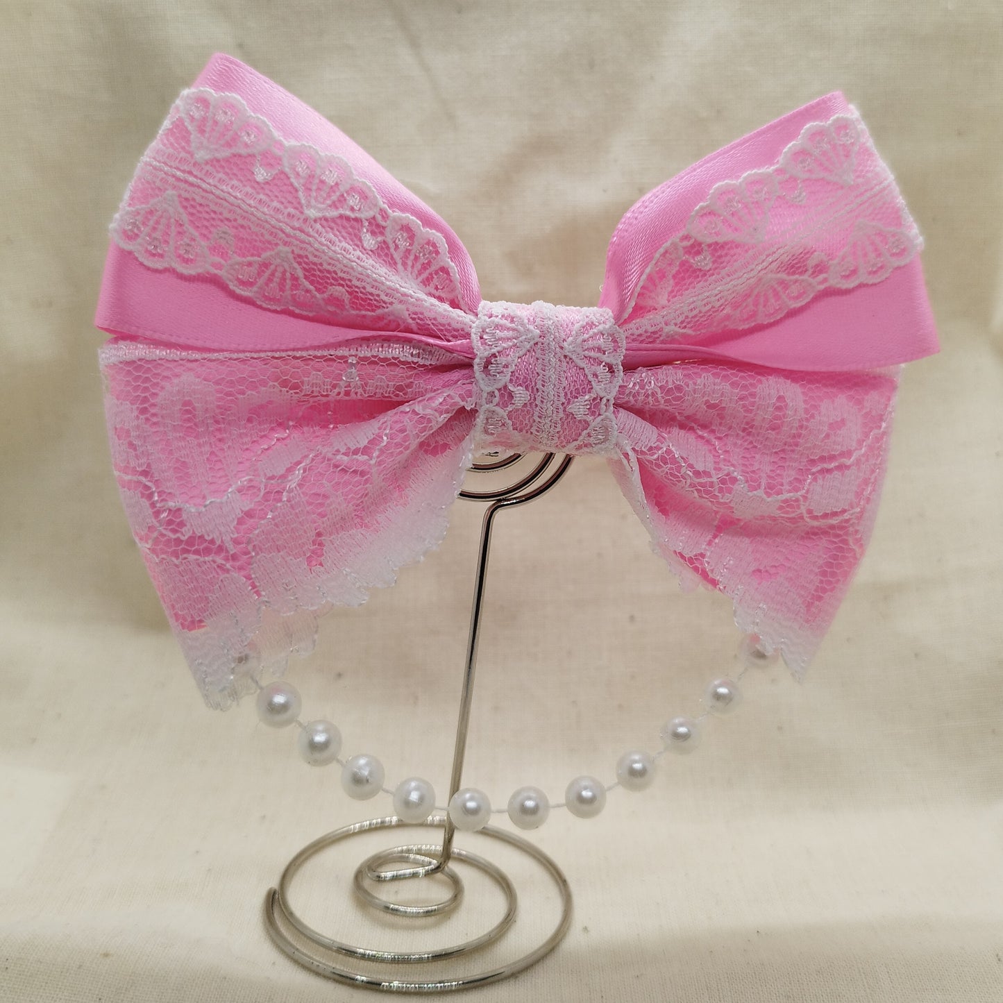 Pink & pearls bow