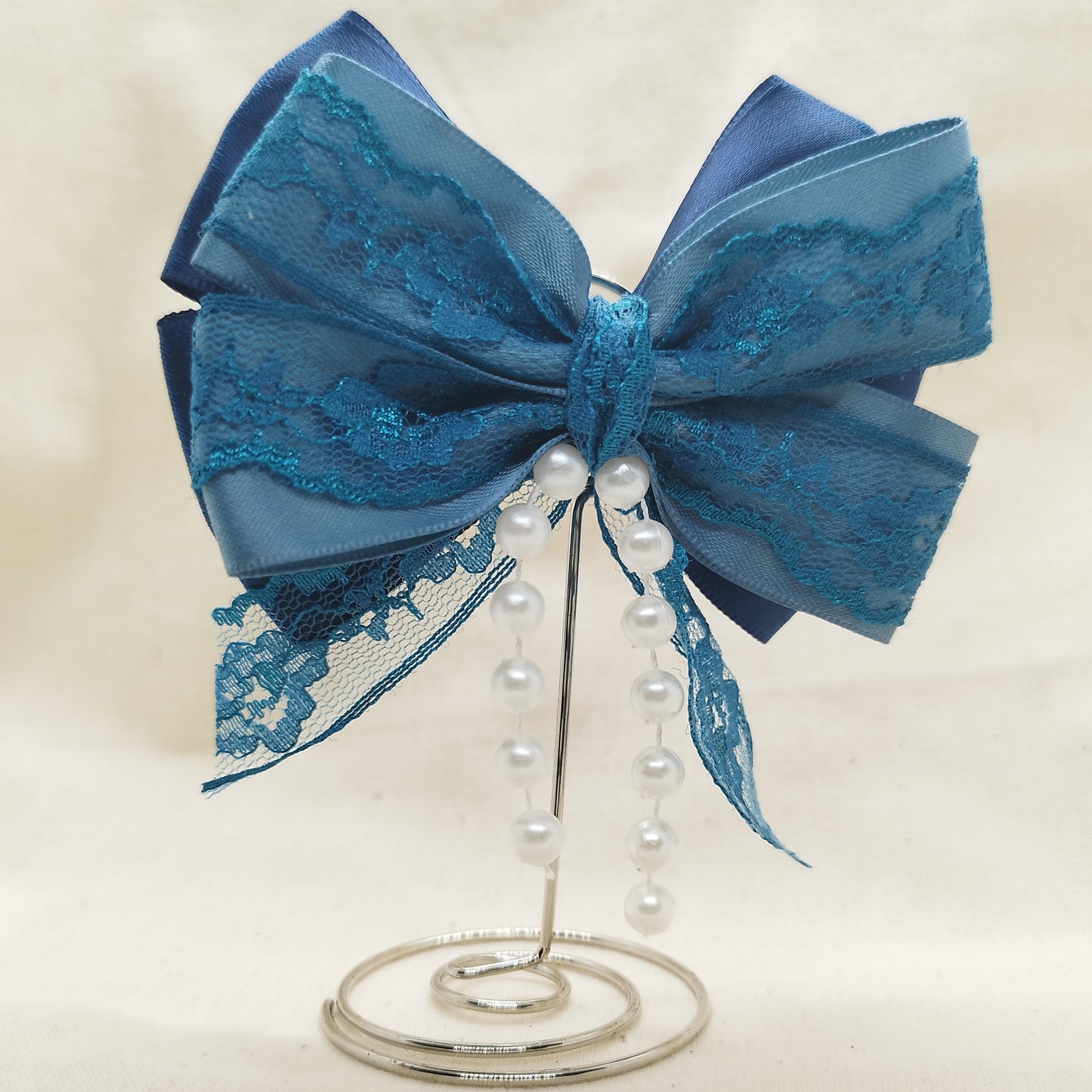 Blue & pearls clip bow