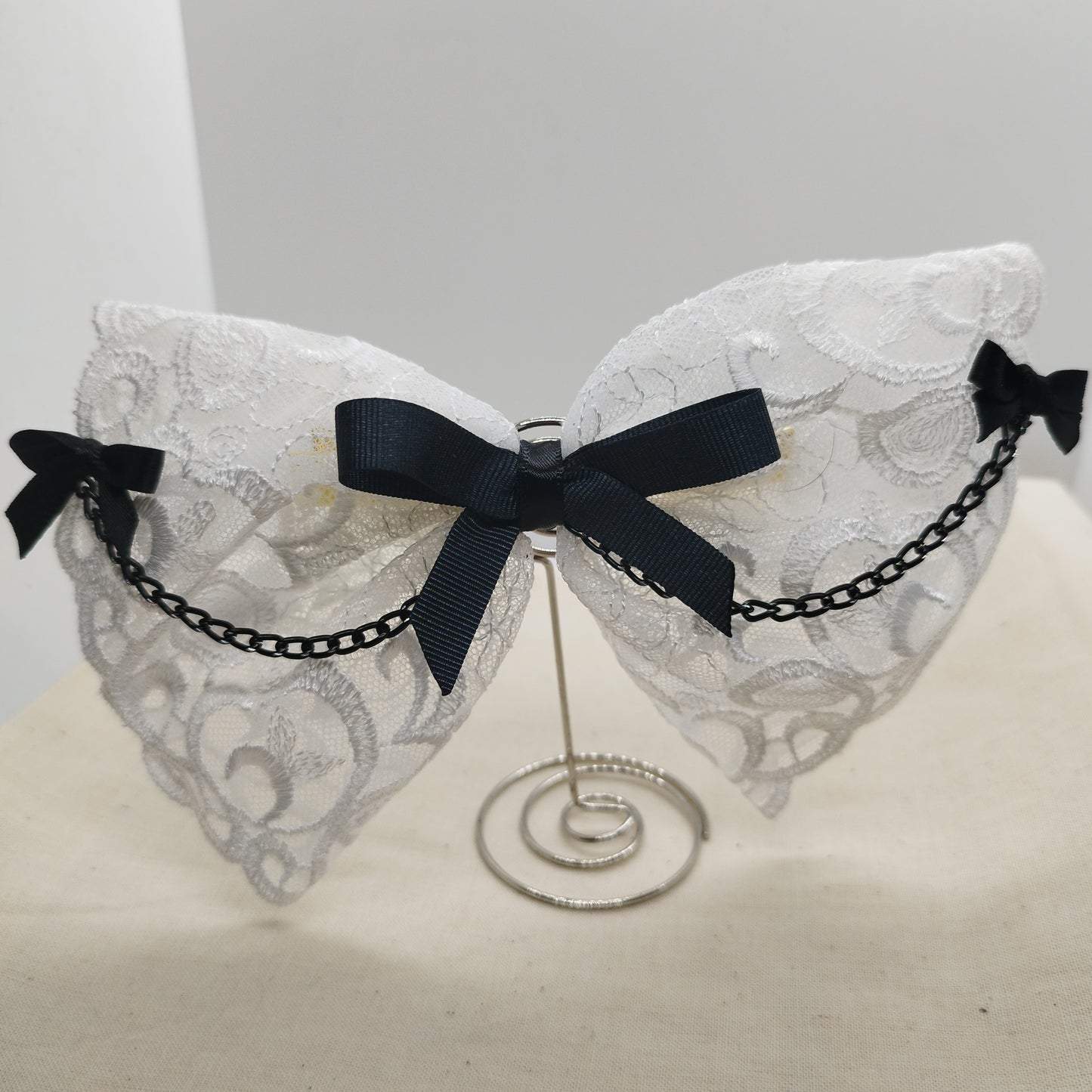 White lace bow🖤