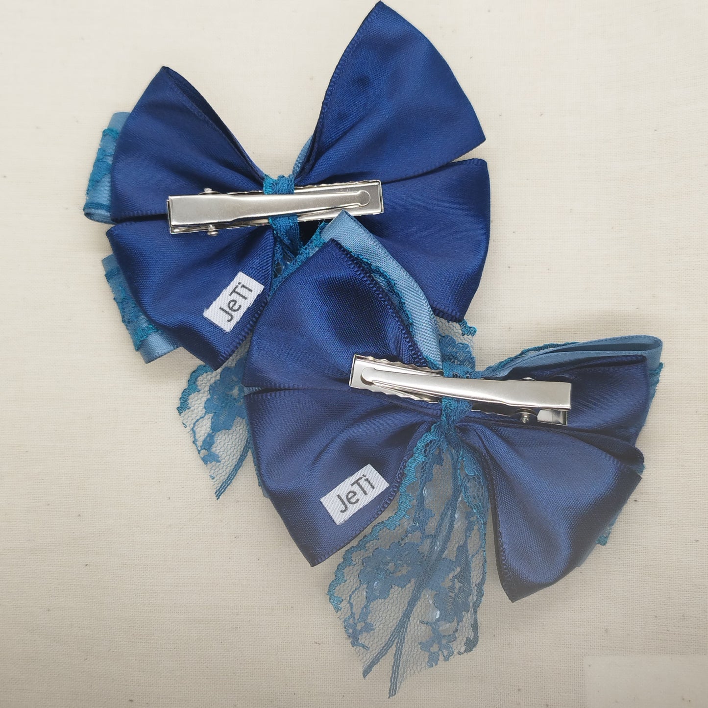 Blue & pearls clip bow