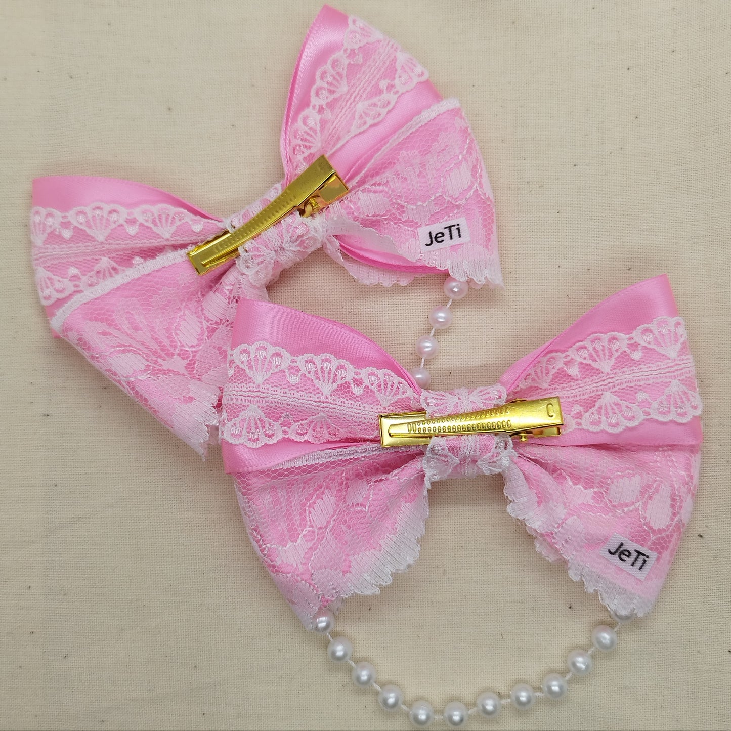 Pink & pearls bow