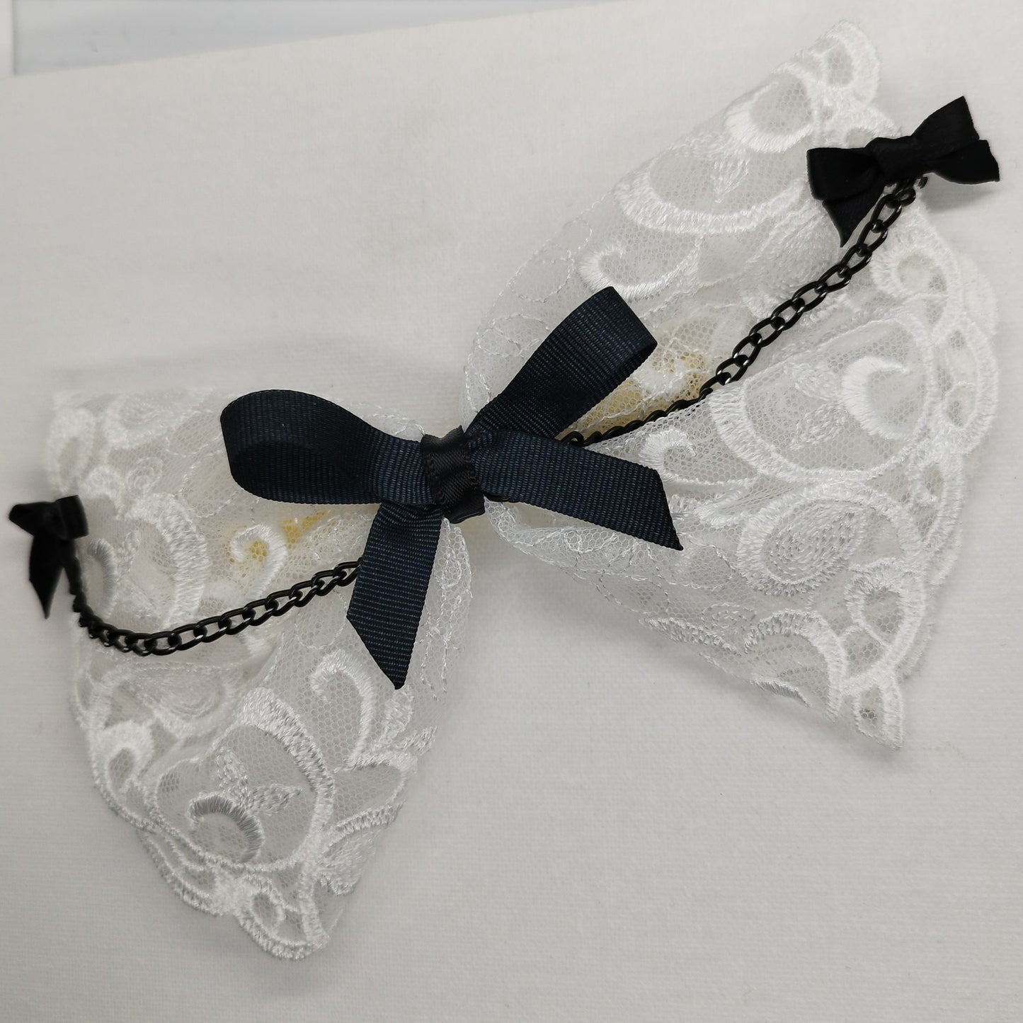 White lace bow🖤